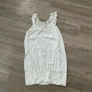 Soulmates White Sleeveless Top with lace collar